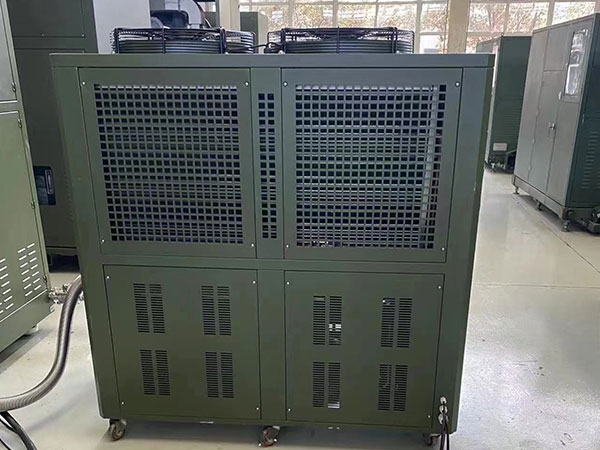 客戶(hù)現(xiàn)場(chǎng)冷水機(jī)